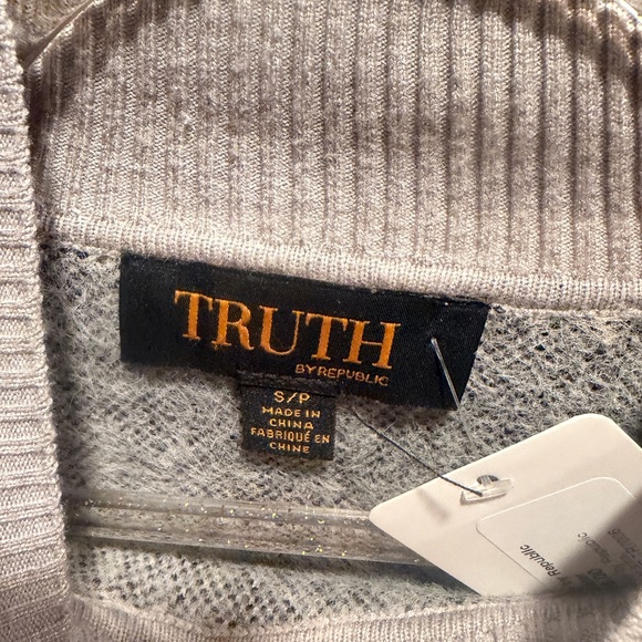 Truth by republic sweater woman’s size
S/P - Picture 3 of 3